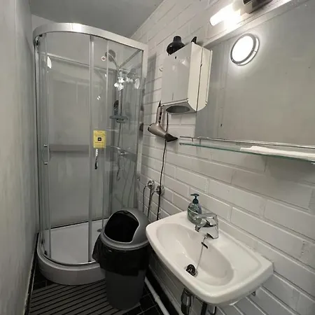 Office House Services 670 Albergue