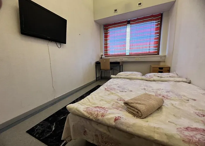 Office House Services 670 Hostel *